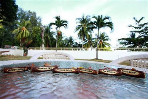 Chymes Hotel Tanjung Bungah  Exterior photo
